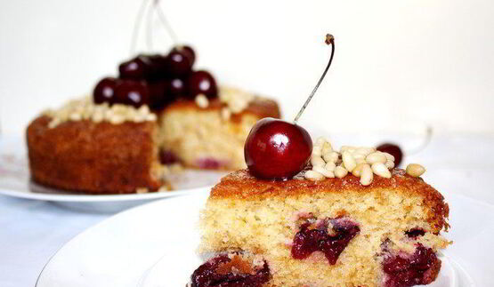 черешневый пирог с кедровыми орехами