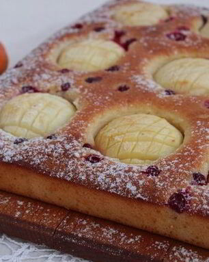 Манный пирог с яблоками