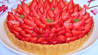 Пироги с клубникой