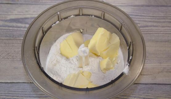 пирог с грибами и сыром