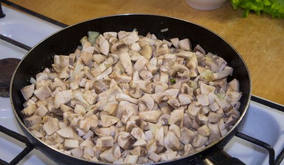 пирог с грибами и сыром