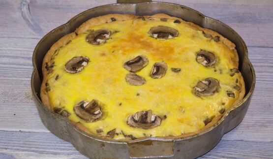 пирог с грибами и сыром