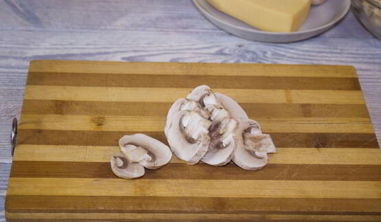 пирог с грибами и сыром