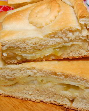 Пирог с картофелем и луком