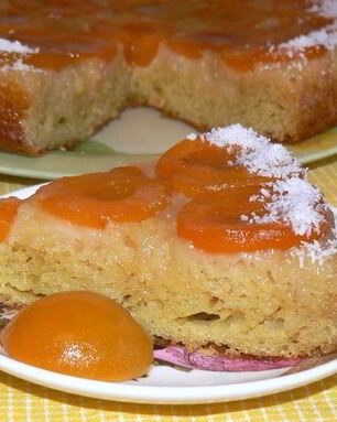 Пирог с кукурузной мукой и абрикосами