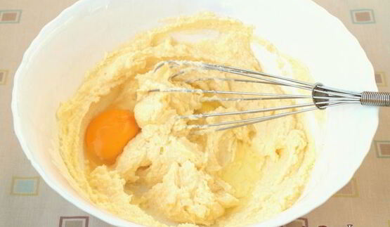 пирог с вишней и клубникой