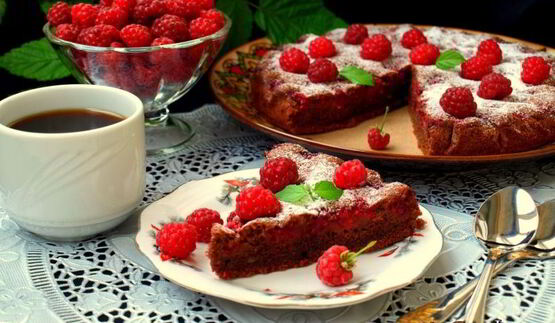 шоколадный пирог с малиной