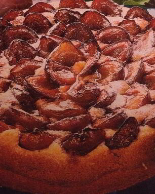 Сливовый пирог с марципаном