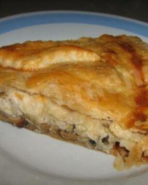 Слоеный пирог с грибами и фасолью