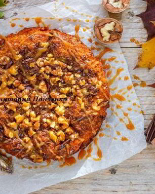 Тыквенный пирог с орехами, шоколадом и соленой карамелью
