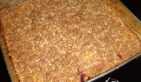 вишнево-шоколадный пирог с рассыпчатой крошкой