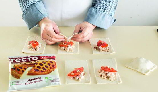 быстрые пирожки с цыпленком и помидорами