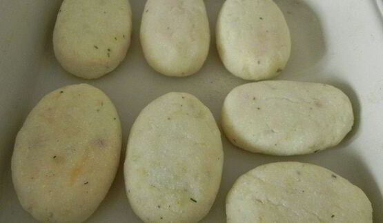 картофельно-творожные пирожки с зеленью и яйцом