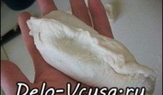 пирожки из дрожжевого теста с яйцом, луком и рисом