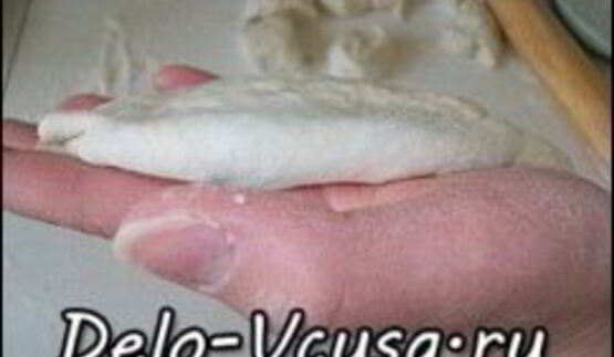 пирожки из дрожжевого теста с яйцом, луком и рисом