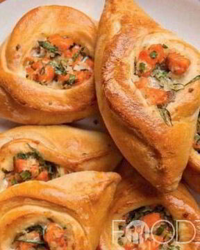 Пирожки из слоеного теста с рыбой