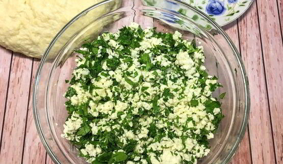 пирожки с брынзой и петрушкой