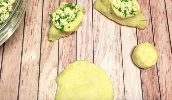 пирожки с брынзой и петрушкой