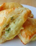 Пирожки с брынзой из готового слоеного теста