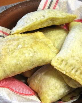 Пирожки с капустой из слоеного теста