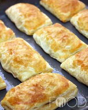 Пирожки с мясом из слоеного теста