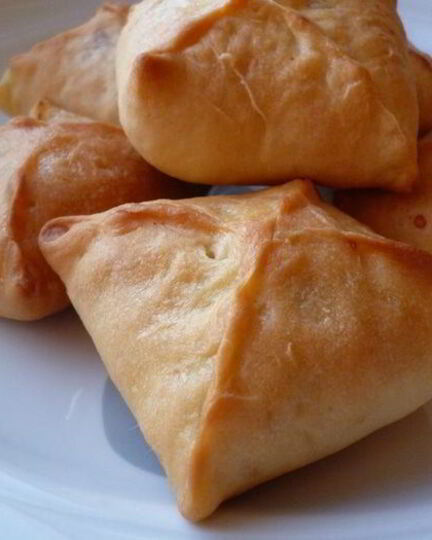 Рецепт пирожков с вкусом пиццы из ленивого дрожжевого теста