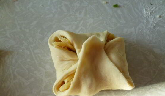 пирожки с вкусом пиццы из ленивого дрожжевого теста