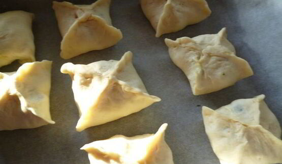 пирожки с вкусом пиццы из ленивого дрожжевого теста