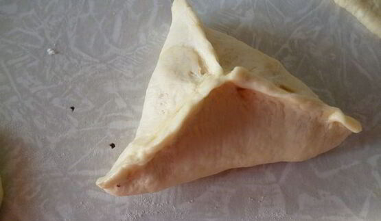 пирожки с вкусом пиццы из ленивого дрожжевого теста