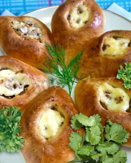 Рецепт пирожков свиха с сыром и мясом