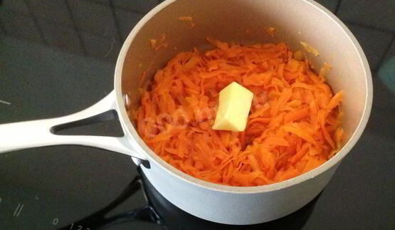 сладкие пушистые дрожжевые пирожки с начинкой из моркови