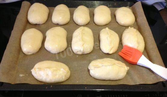 сладкие пушистые дрожжевые пирожки с начинкой из моркови