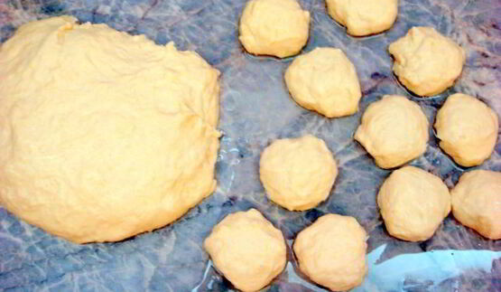 жареные постные дрожжевые пирожки на сухих дрожжах с капустой за 15 минут