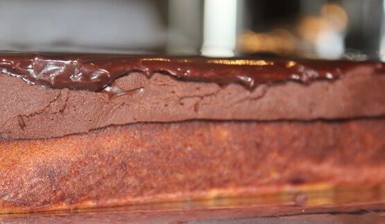 брауни с ганашом и шоколадным гляссажем