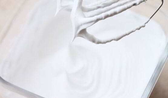 кокосово-клубничное пирожное