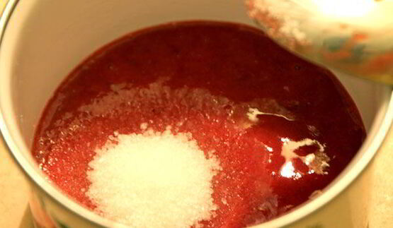 кокосово-клубничное пирожное