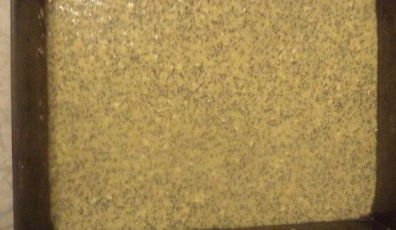 маковые пирожные с шоколадно-медовой глазурью