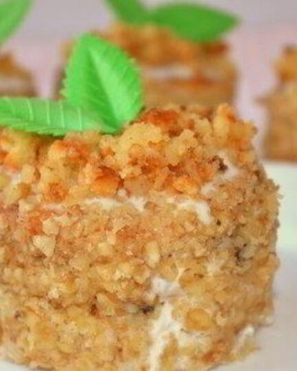 Рецепт медовых пирожных с черносливом