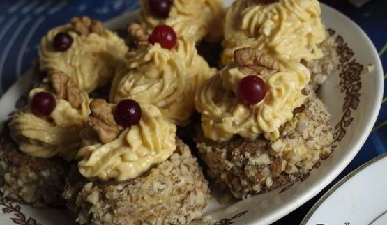 овсяно-ореховое пирожное с тыквенно-творожным кремом