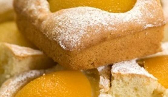 персиково-миндальное пирожное