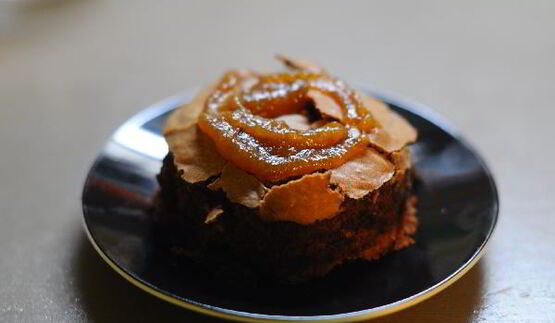 пирожное с маскарпоне и апельсиновой карамелью