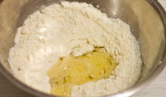 пирожные макарон с чаем эрл грей и соленой карамелью