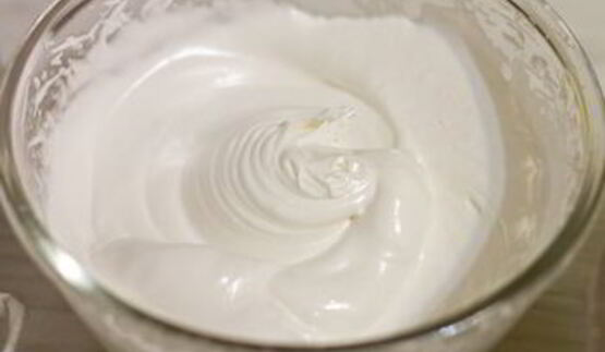 пирожные макарон с чаем эрл грей и соленой карамелью