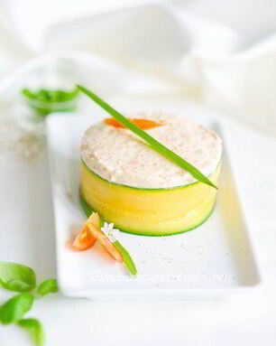 Пирожные с томатным муссом и морковным кремом