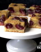 Пирожные с вишней