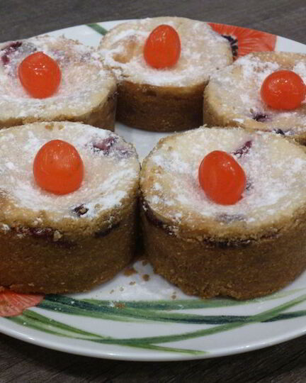 Рецепт творожно-ягодных пирожные