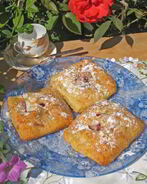 Творожные пирожные с вишней