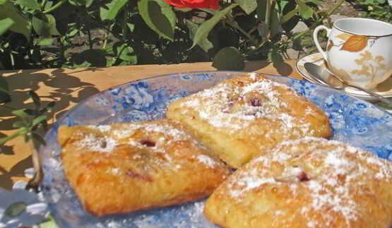 творожные пирожные с вишней