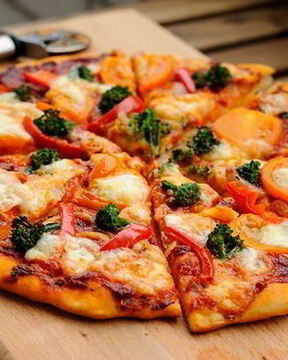 Быстрая домашняя пицца с брокколи