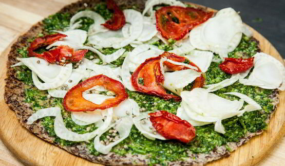 пицца из семян льна и миндаля